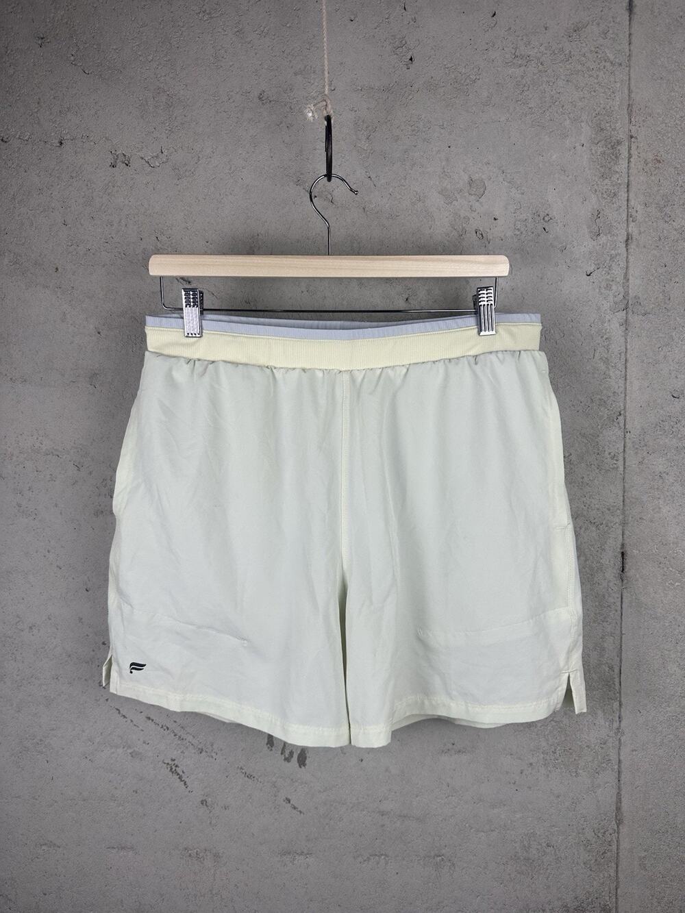 Fabletics Men’s Faint Yellow Athletic Gym Stretch 5in Atheltic Lined Shorts MED